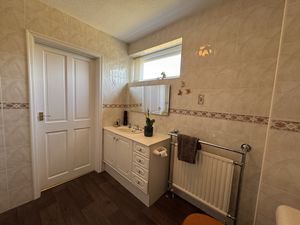 GROUND FLOOR SHOWER ROOM WITH DOOR TO BED 5- click for photo gallery